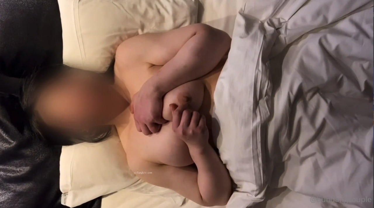 超漂亮气质妹妹好卖力 大尺度自拍流出，光听叫声就受不了